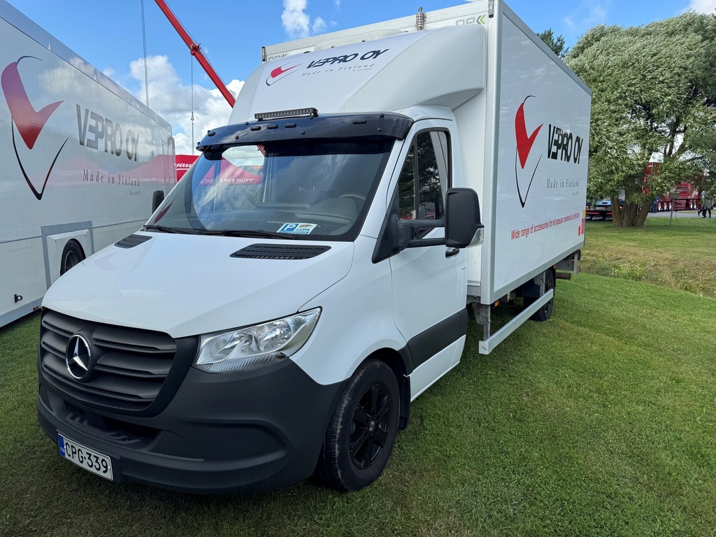 Zonneklep voor Mercedes Sprinter 2006+ & Volkswagen Crafter 2006-2017 | 5 Positielichten + LED Bar