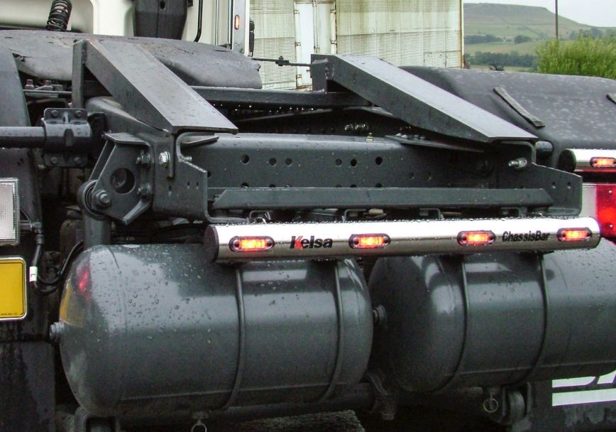 Aluminium ChassisBar voor 6x2 Midlift DAF XF105 | Horizontale Luchttanks