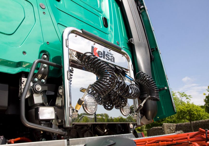 RVS Airbar voor Mercedes Actros MP4 & MP5 | 6 Rode LEDs