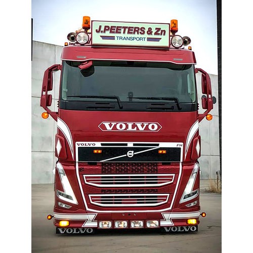 Sunvisor for Volvo FH4/4B with FWC-Camera | 2 Bottom Lightholes