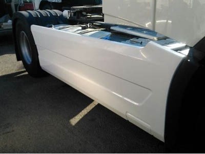 Sideskirts for Volvo FH4 | Wheelbase 3800mm | Ladder next to Tank