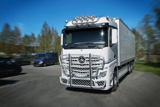 Trux Highway Bullbar for Mercedes Actros Big/Giga & Streamspace 2500